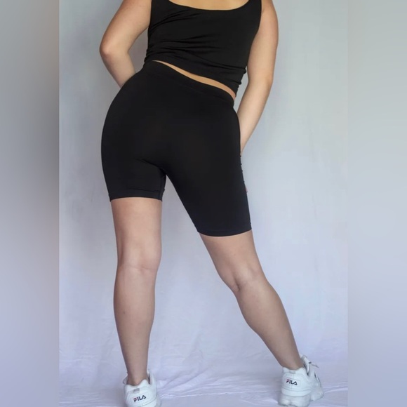 Black biker shorts and tank set - Picture 2 of 2